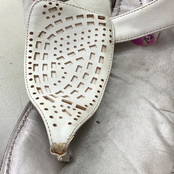 White sandals - Picture 7 of 8